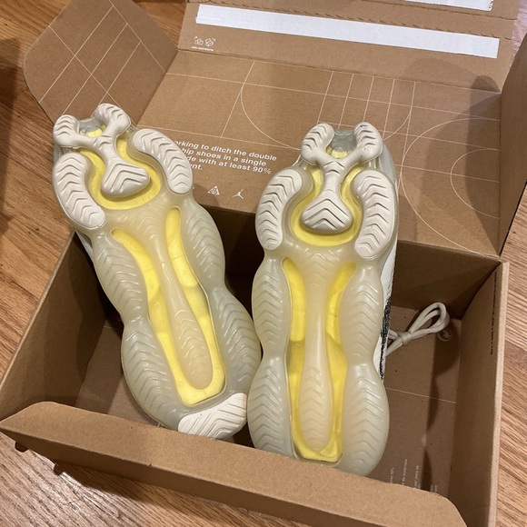 ❤️‍🔥CLEARANCE ❤️‍🔥NIKE Women Cream Air Max Sneakers with Black Accents, Size 7.5 - Picture 3 of 4